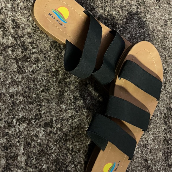 Black strap sandals .... size 9 - Picture 3 of 3